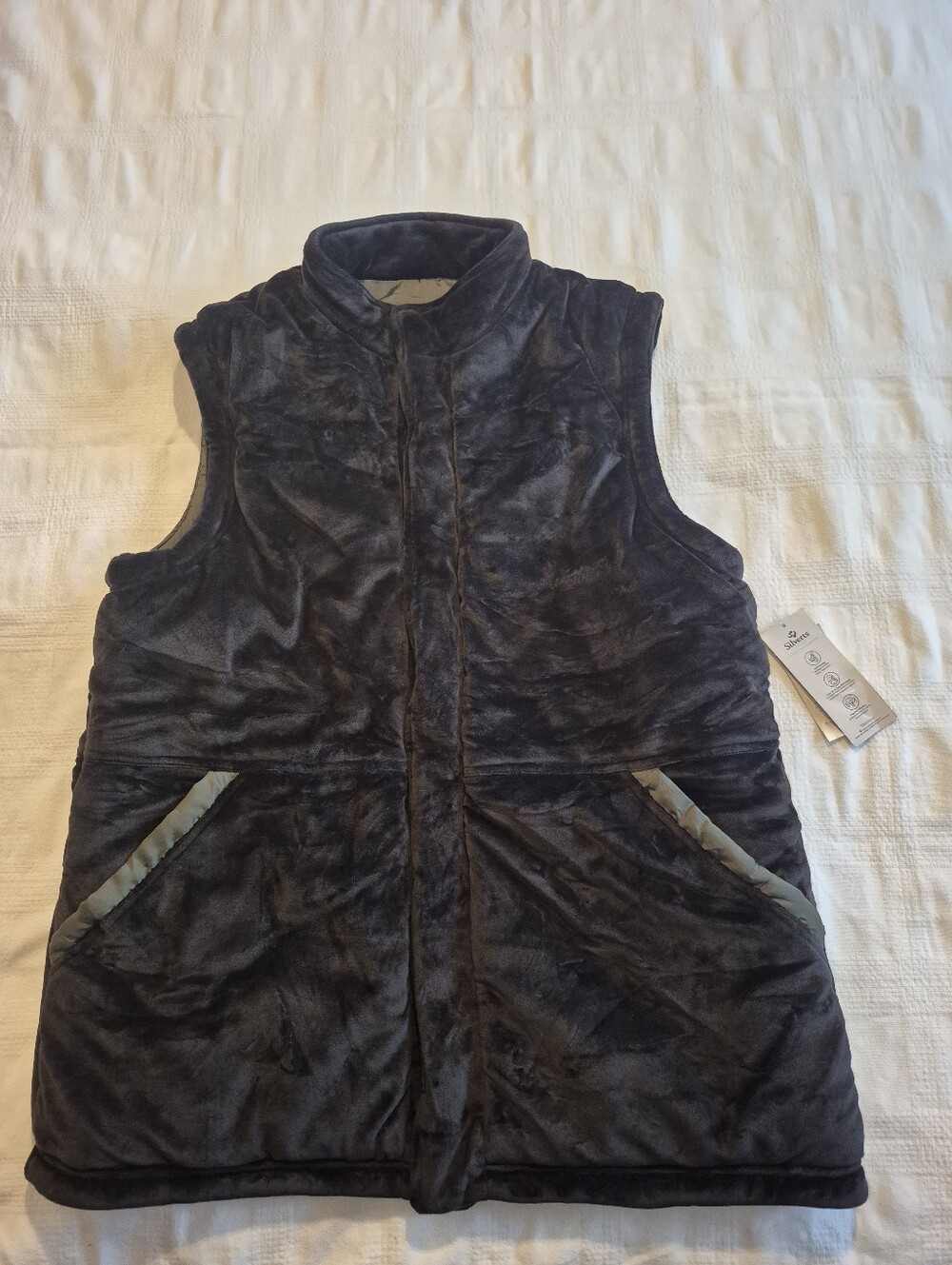 Silverts men's Large reversible black/olive vest, magnetic closure NEW